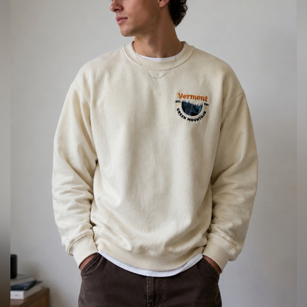 Twik Vermont Mountain Graphic Crewneck Sweatshirt XS Cream Beige Cozy Casual